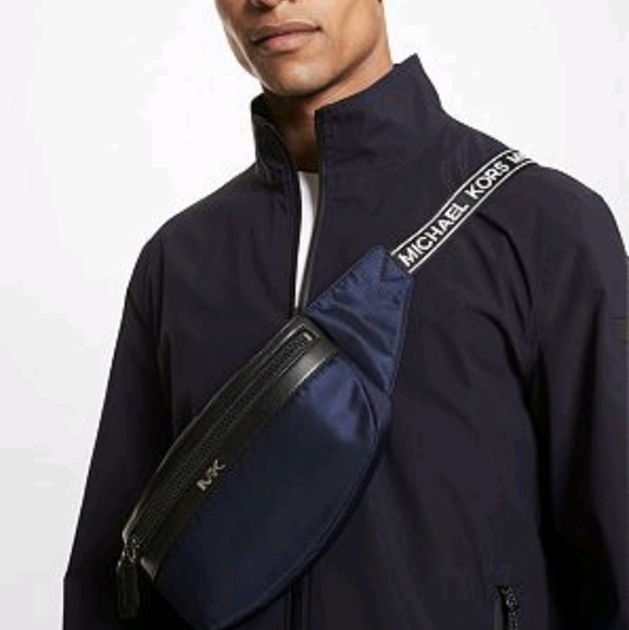 MICHAEL KORS MENS Kent Logo Tape Nylon Gabardine Belt Bag Sling  Pack Crossbody - Picture 2 of 13